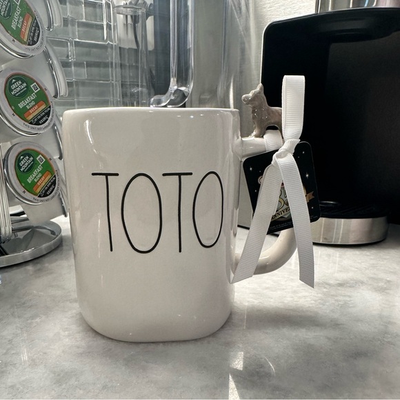 Rae Dunn TOTO Wizard of Oz Mug - NWT - Picture 10 of 10
